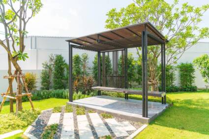 Pergola u eksterijeru dvorišta / foto: freepik.com