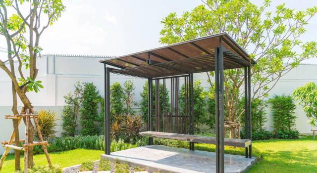 Pergola u eksterijeru dvorišta / foto: freepik.com