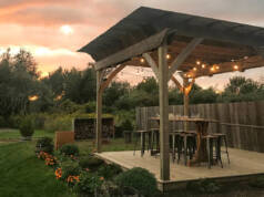 Drvena pergola u prirodi / foto: freepik.com