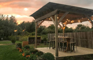 Drvena pergola u prirodi / foto: freepik.com