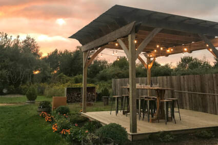 Drvena pergola u prirodi / foto: freepik.com