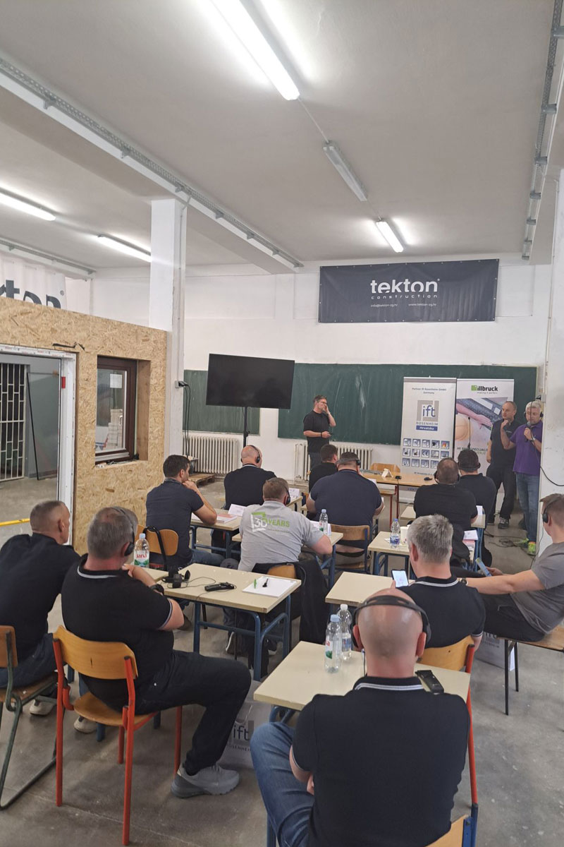 Učesnici seminara pravilne ugradnje prozora i vrata prema ift Rosenheim/RAL smernicama / foto: ift Rosenheim