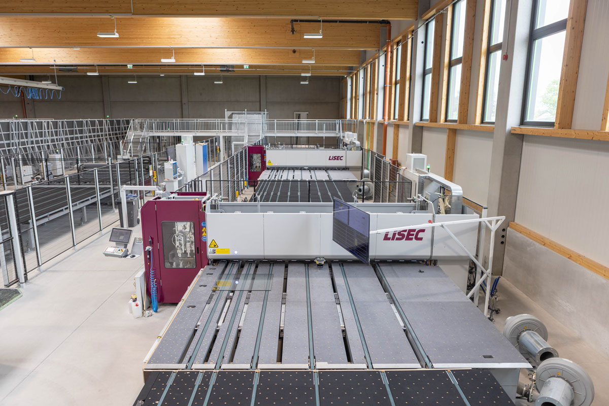 Dvostruki most VSL-A za sečenje laminiranog stakla sa integrisanim potpuno automatskim X-Y-Z lomljenjem / foto: LiSEC