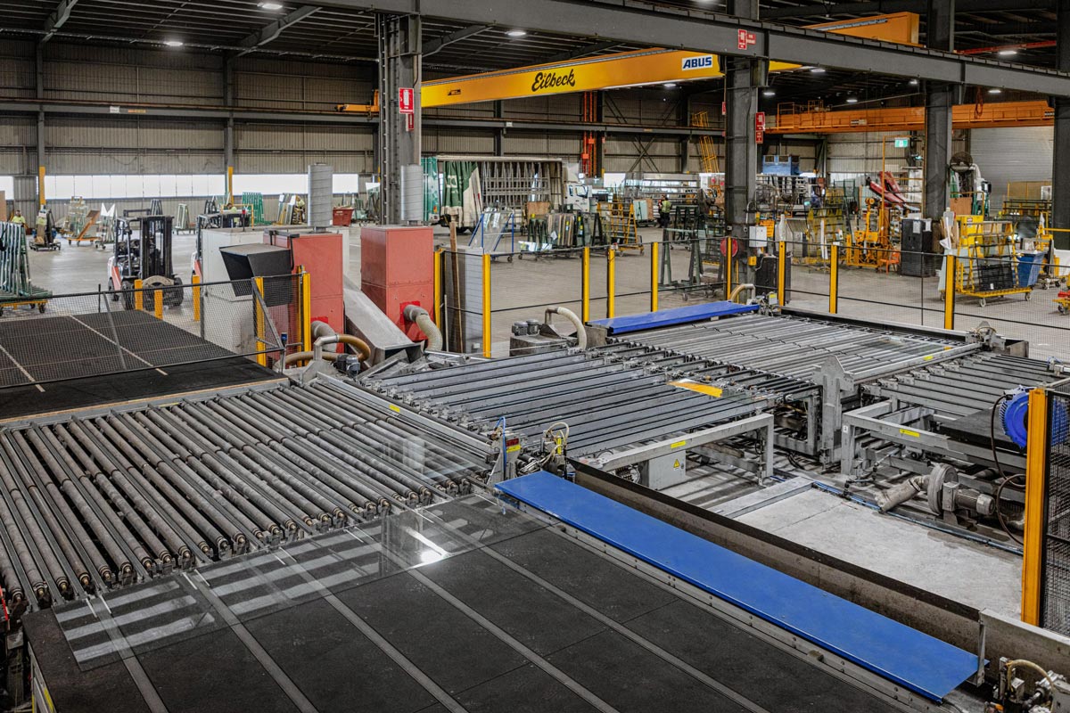 LiSEC PKL povezan sa više stolova za sečenje u Viridian Glass-u / foto: LiSEC