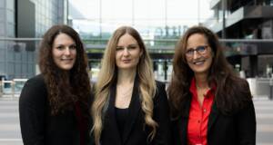 Elke Harreiß, Chiara Sträßner, Ramona Wißmüller / photo: Michele Aflatoon / moony mane