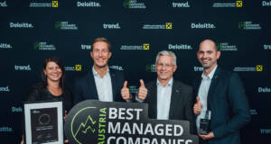 Doris Niederwimmer (direktorka ljudskih resursa i administracije), Oliver Pichler, direktor finansija, Gottfried Brunbauer (CEO) i Markus Lininger (direktor inženjeringa i proizvodnje) na ceremoniji dodele nagrade za "Najbolje upravljanu kompaniju u Austriji" / photo: Niklas Schnaubelt