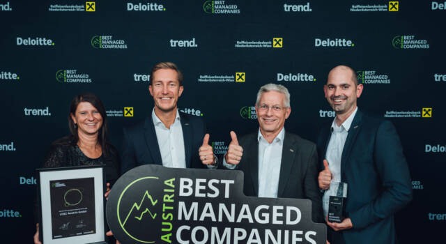 Doris Niederwimmer (direktorka ljudskih resursa i administracije), Oliver Pichler, direktor finansija, Gottfried Brunbauer (CEO) i Markus Lininger (direktor inženjeringa i proizvodnje) na ceremoniji dodele nagrade za "Najbolje upravljanu kompaniju u Austriji" / photo: Niklas Schnaubelt