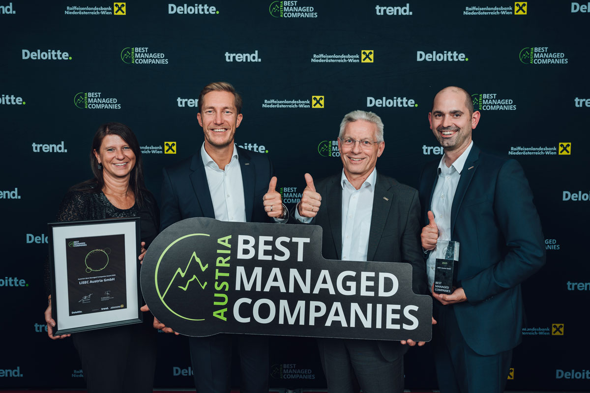 Doris Niederwimmer (direktorka ljudskih resursa i administracije), Oliver Pichler, direktor finansija, Gottfried Brunbauer (CEO) i Markus Lininger (direktor inženjeringa i proizvodnje) na ceremoniji dodele nagrade za "Najbolje upravljanu kompaniju u Austriji" / photo: Niklas Schnaubelt