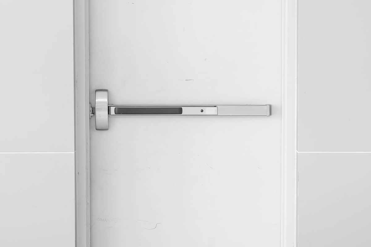 Antipanik brava na vratima / foto: freepik.com