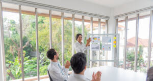 Prozori velikih dimenzija u poslovnom prostoru