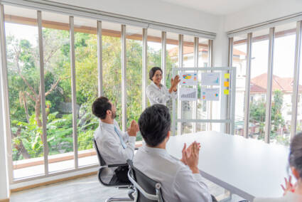 Prozori velikih dimenzija u poslovnom prostoru