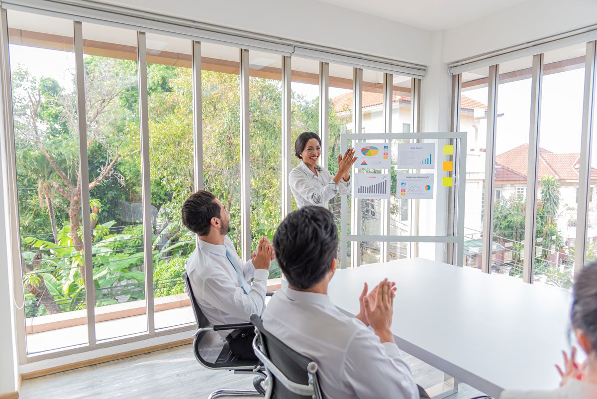 Prozori velikih dimenzija u poslovnom prostoru