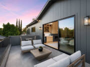 Laminiranje prozorskih profila – Tehnologija koja spaja funkcionalnost i estetiku Prozori velikih dimenzija na terasi