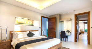 Sobna vrata u enterijeru spavaće sobe / foto: freepik.com