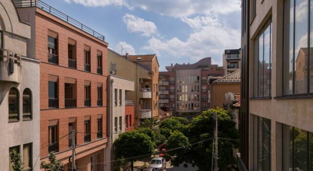 projekat: Stambena zgrada CL8 – Savremena arhitektura u službi udobnosti i održivosti Naziv objekta: CL8 – Stambena zgrada / autor projekta: Nikola Milanović, mast. inž. arh. / foto: Mladen Jovanović