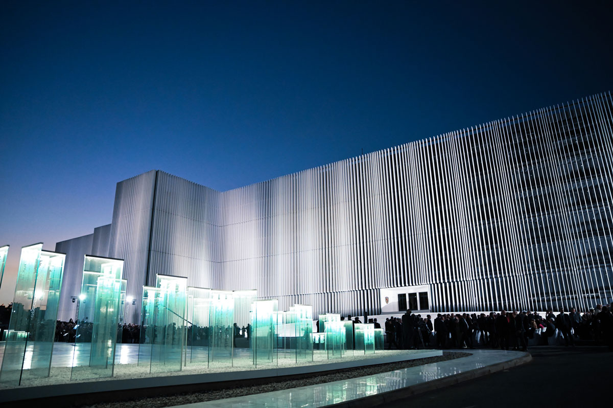 Nova emblemična fasada Ministarstva nacionalne odbrane / foto: ELVIAL