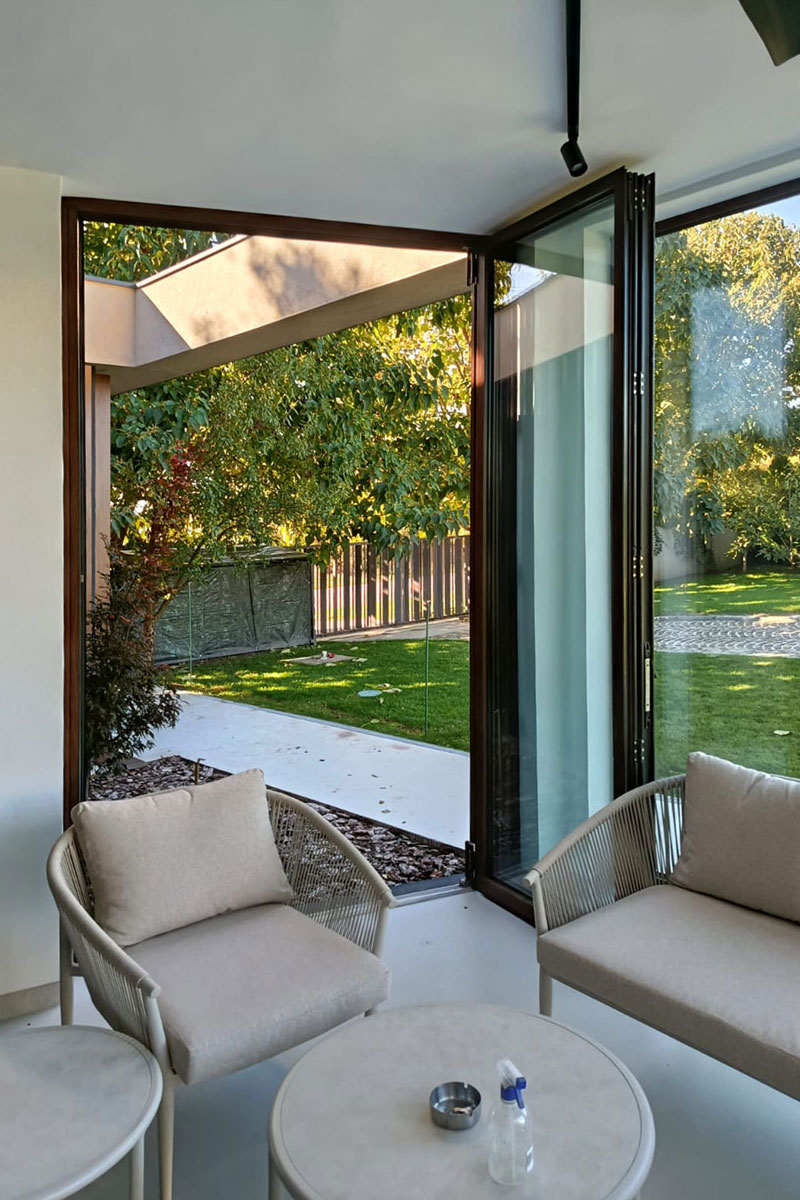 Pomoćni objekat, vila u Surduku / foto: Meta Architects