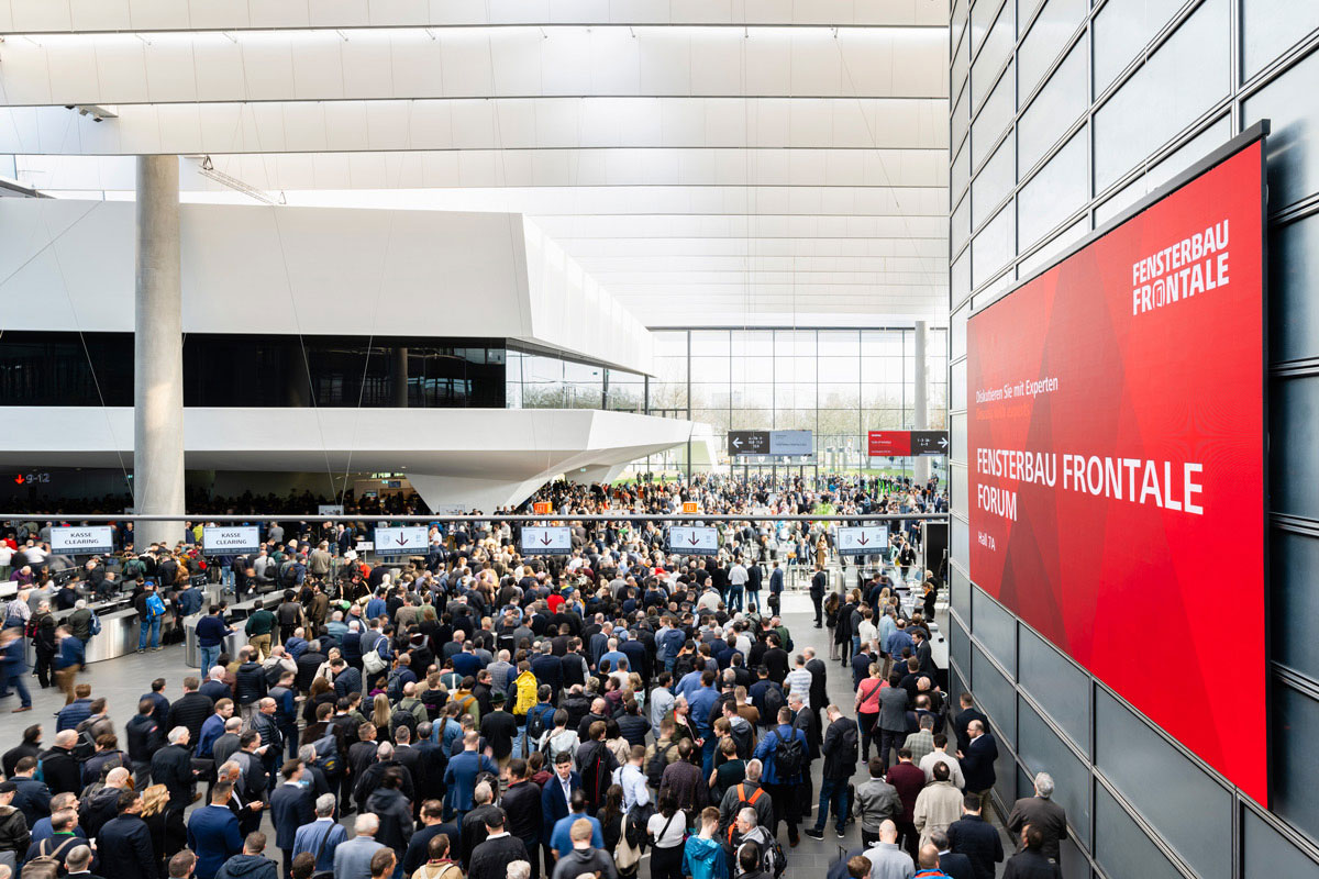 Posetioci na FENSTERBAU FRONTALE 2024 / foto: Uwe Niklas