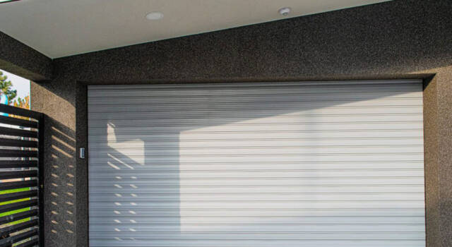 Sistemi vrata i pristupa za savremenu industriju Garažna rolo vrata / foto: Gradar