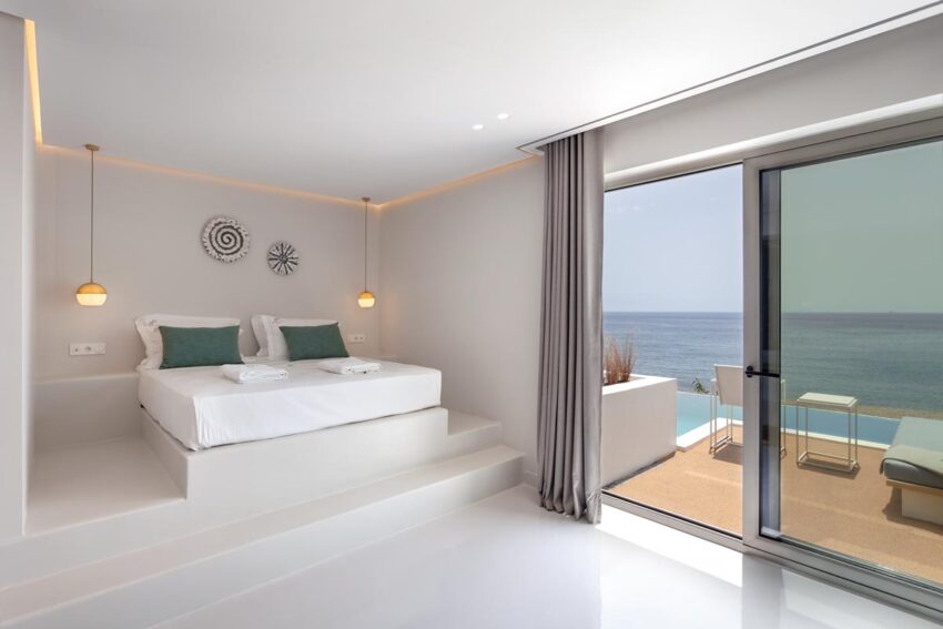 Alumil sistemi u enterijeru spavaće sobe Infinity View Hotel / foto: Alumil